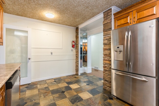 Photo - 2088 Majestic Crescent