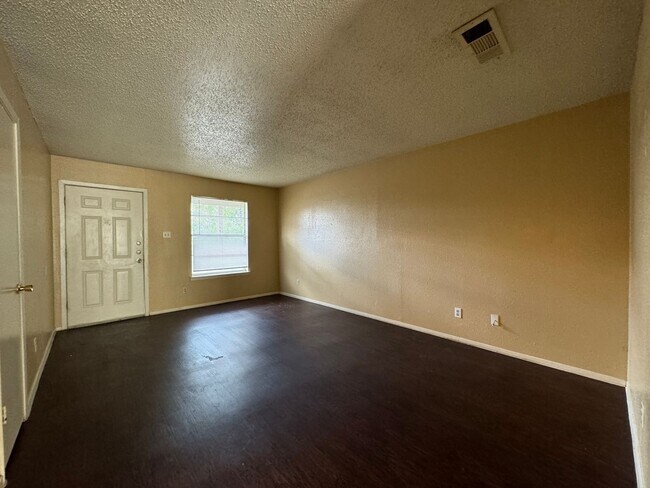 Photo - 1902 Cedarhill Dr Unit Apt D