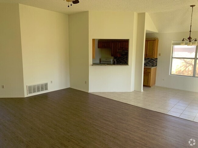 Building Photo - Single Family Home