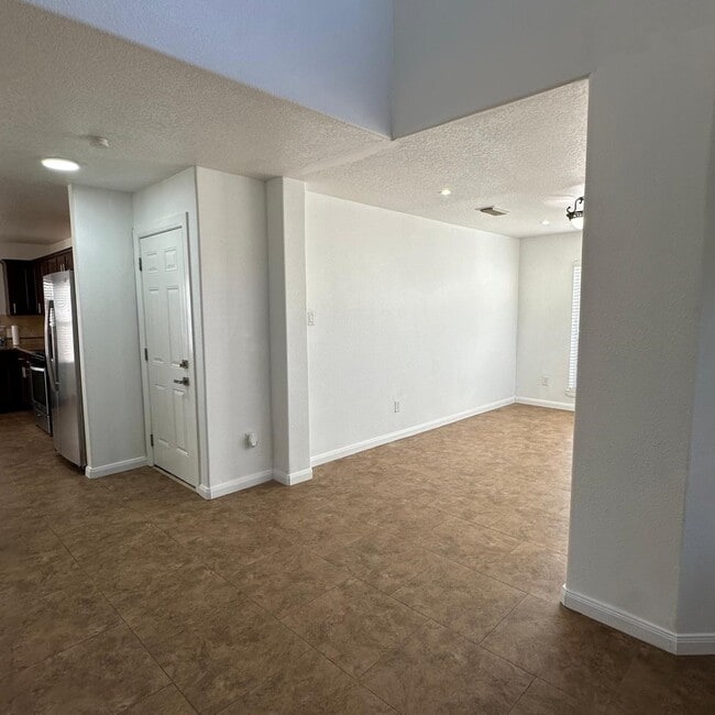 Photo - 1403 High Thicket Ct