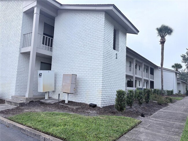 Building Photo - 2806 Plaza Terrace Dr Unit 2806