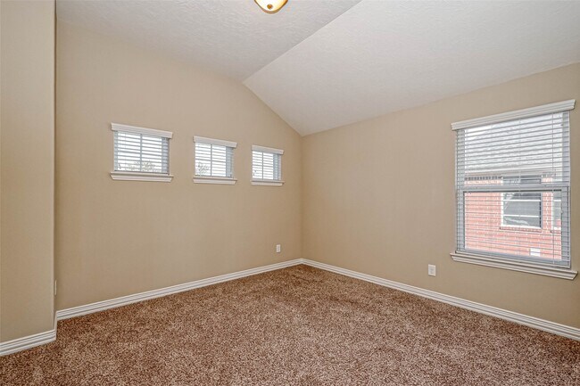 Photo - 17827 Circular Quay Ln