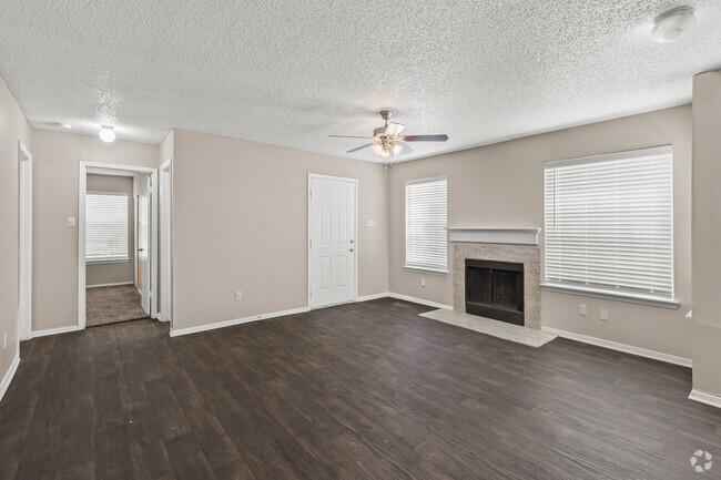2BR, 2BA - 960SF (B2) - Entry