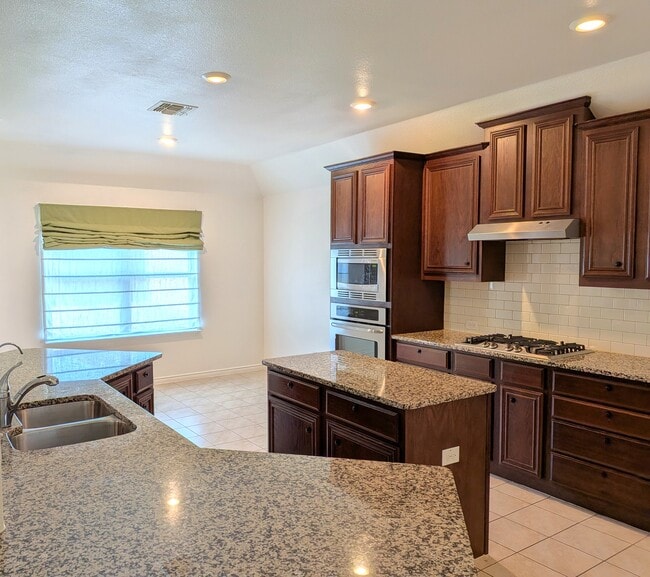 Photo - 4706 Lakeway Dr