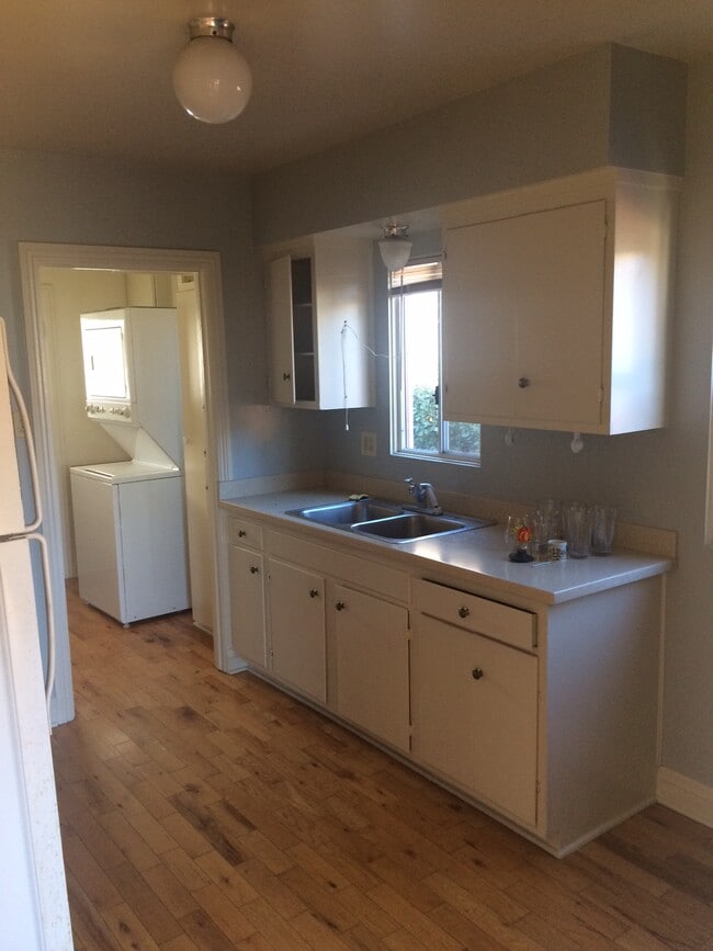 Kitchen - 4215 Mildred Ave Unit Front Detached House