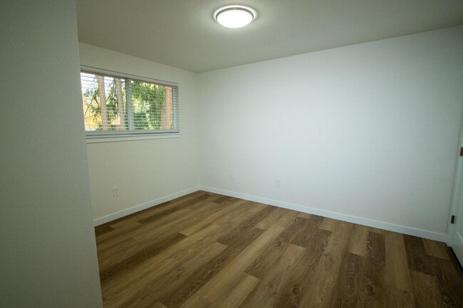 Photo - 403 43rd Ave SW