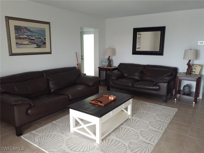 Photo - 2585 Third St