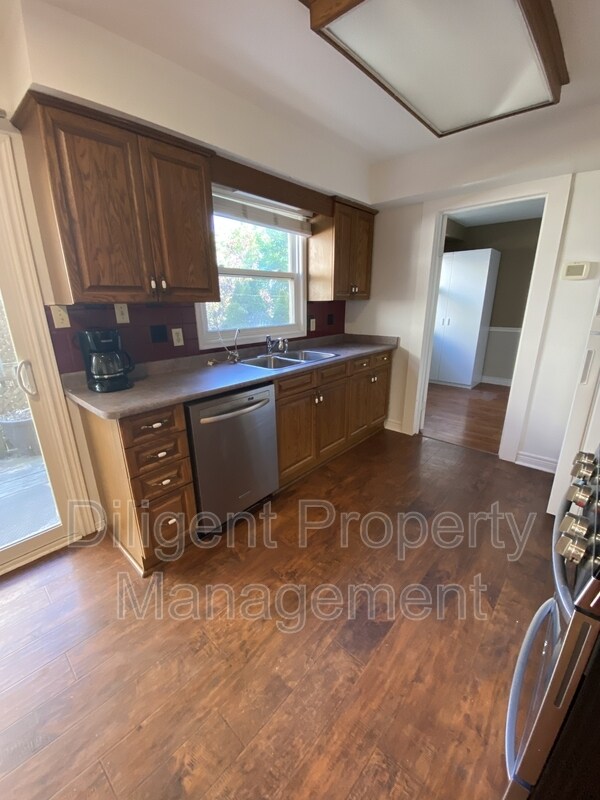 Photo - 1103 Huntington Cir