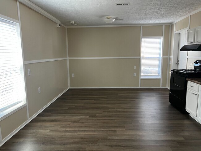 Photo - 709 N Collins Fwy