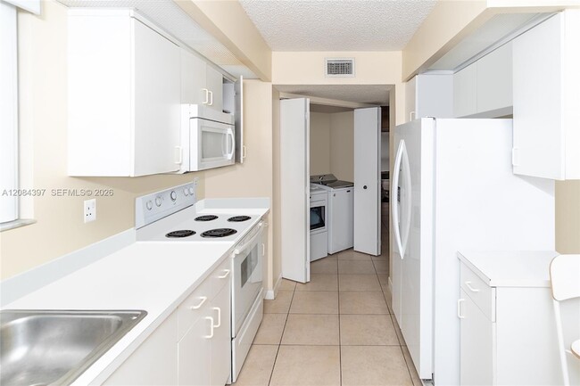 2220 SE 27th Dr Unit 205B
