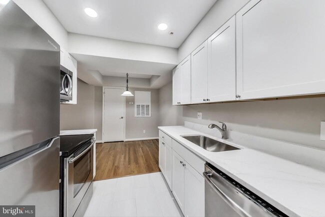 Photo - 5700 Chapman Mill Dr Apartment Unit 330