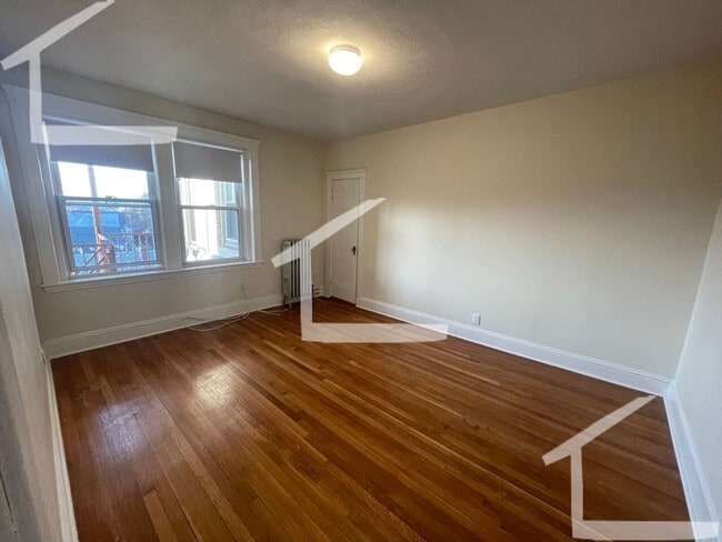 Building Photo - 9/1- No Fee! Large studio/small 1BR on Green Line in Brighton