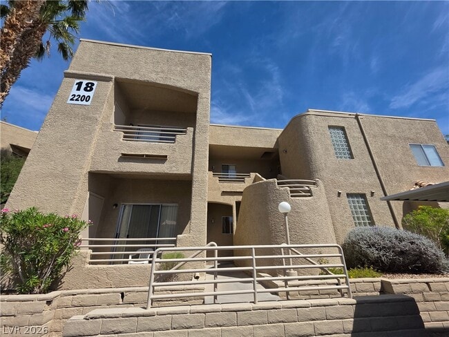 Building Photo - 2200 Highpointe Dr Unit 201