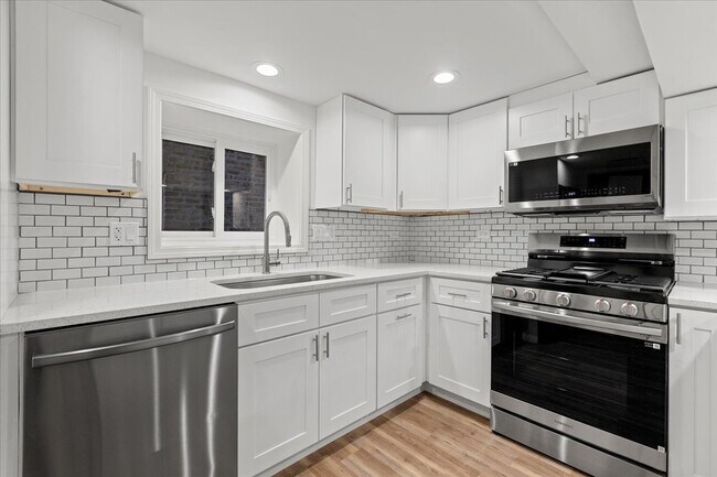 Photo - 2221 W Winnemac Ave