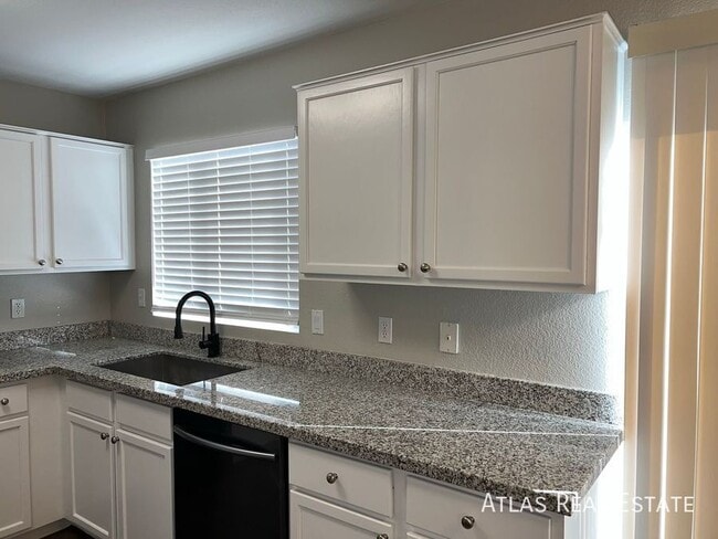 Photo - 841 E Lamonte St