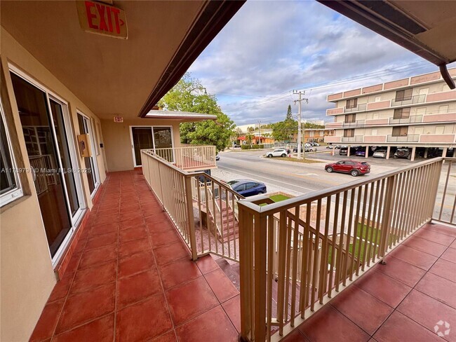 Building Photo - 1595 NE 125th St Unit 8 Rental