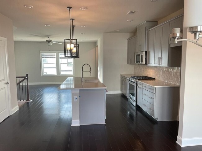 Photo - 1112 Knoxboro Ln