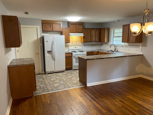 Photo - 1101 Glencrest Ln