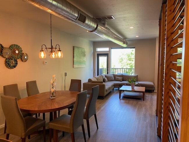 Photo - 601 E 7th Ave