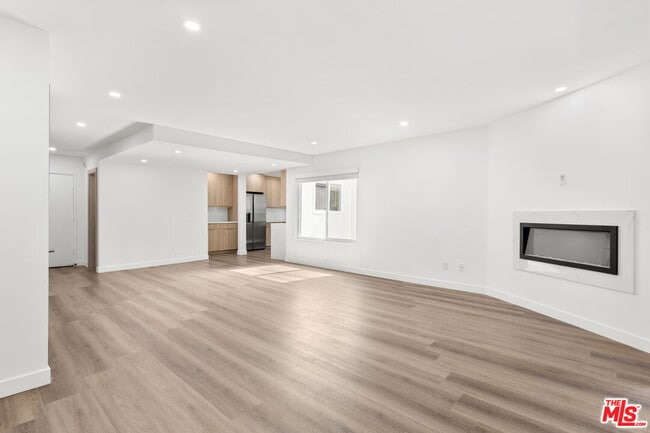 Photo - 2449 Beachwood Dr Unidad 13