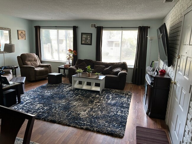 Building Photo - 236 Springmeadow Dr Unit H