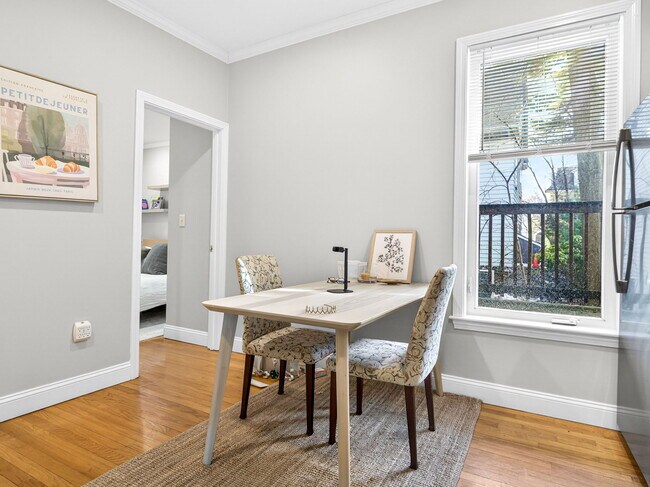 Photo - 1576 Cambridge St Unit 1R