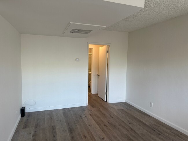 Photo - 1317 W 97th St Unidad 1