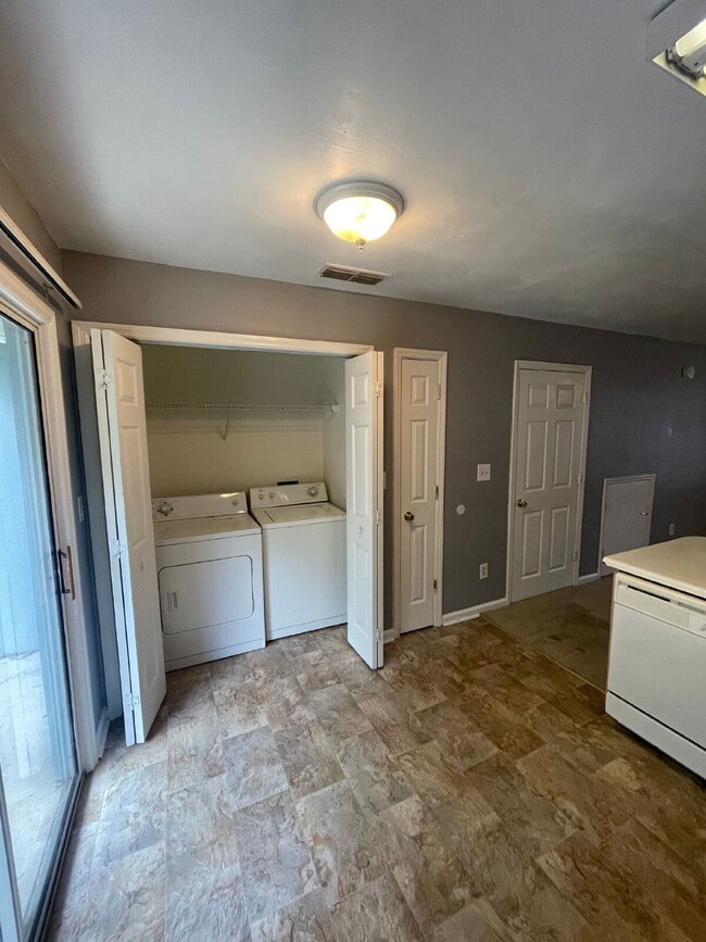 Photo - 2/2.5 Townhouse off Tennessee Street - Washer and Dryer in unit