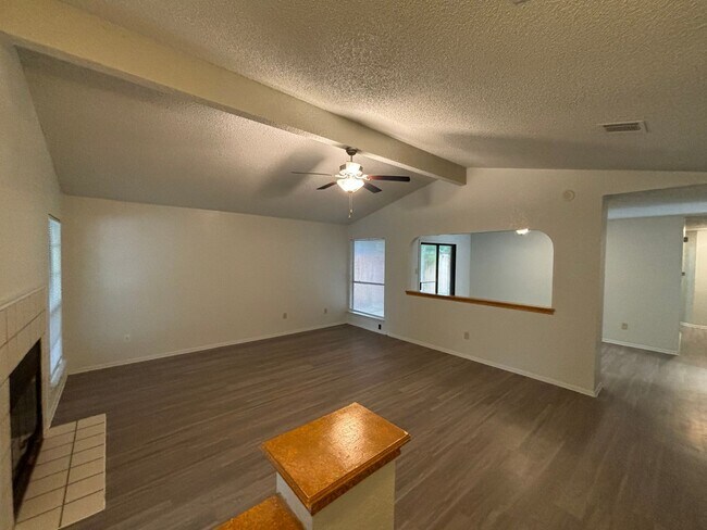 Photo - 3/2 in the Heart of North Austin!