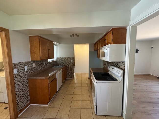 Photo - 24415 Juliet Dr Unit Heritage manor