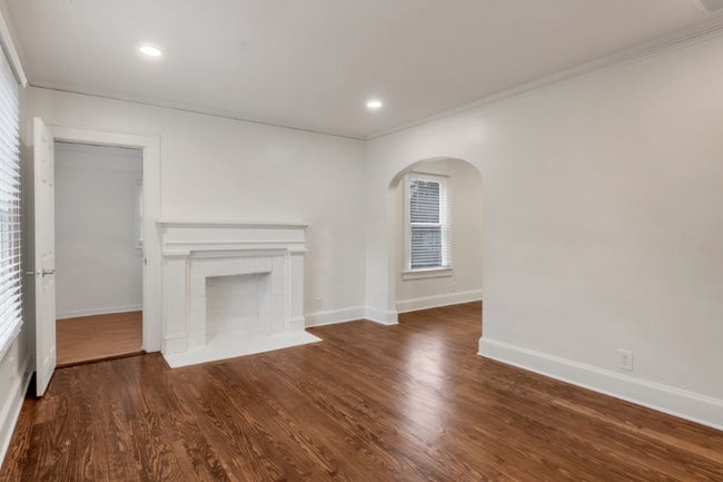 Photo - 624 Stokeswood Ave SE