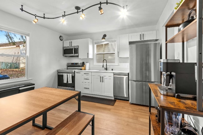 Photo - 916 Quincy St