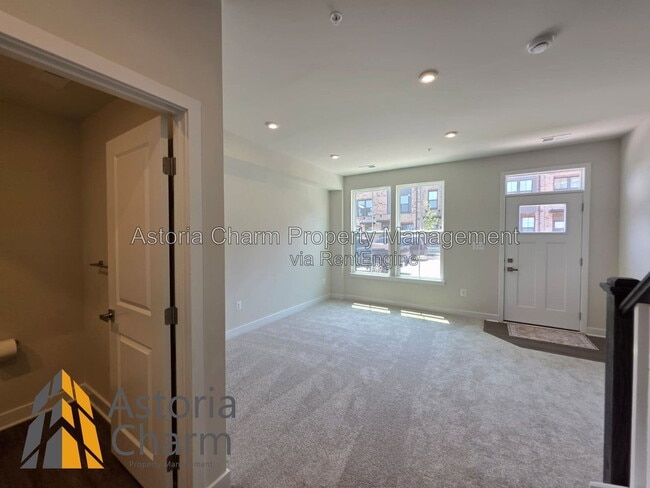 Photo - 2928 Maisel St