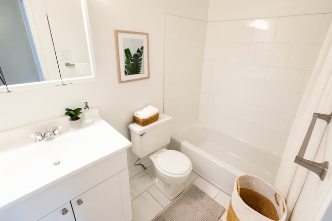 Deliare Landing Bathroom