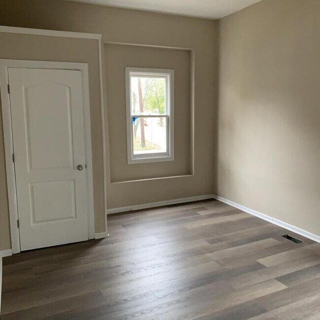 Photo - 818 Garvey Ave