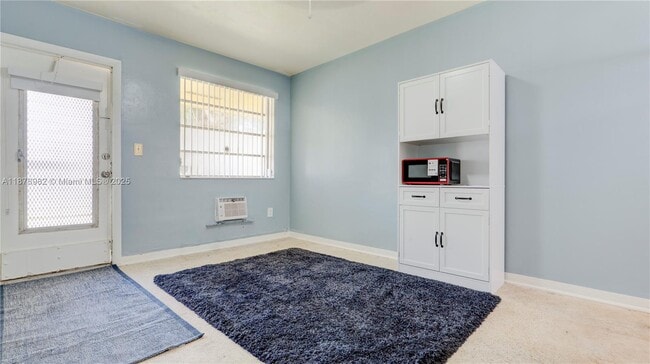 Building Photo - 28 NW 170th St Unit 2 Rental