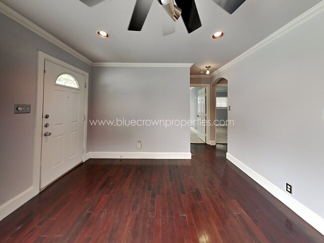 Photo - 2320 Cass St