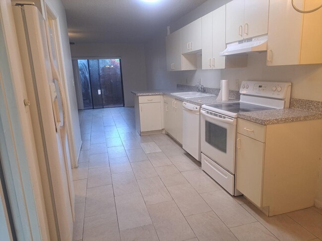 Photo - 2050 Oleander Blvd Unit 10106