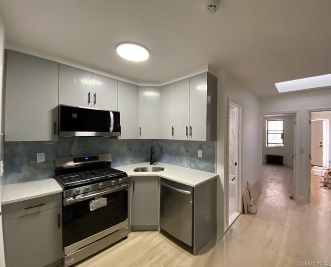 Building Photo - 8-55 Wyckoff Ave Unit 1