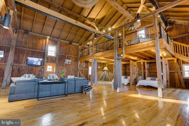 Photo - 284 Hickory Dr