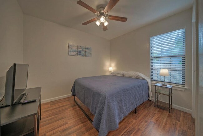 Photo - 1004 Hyridge St