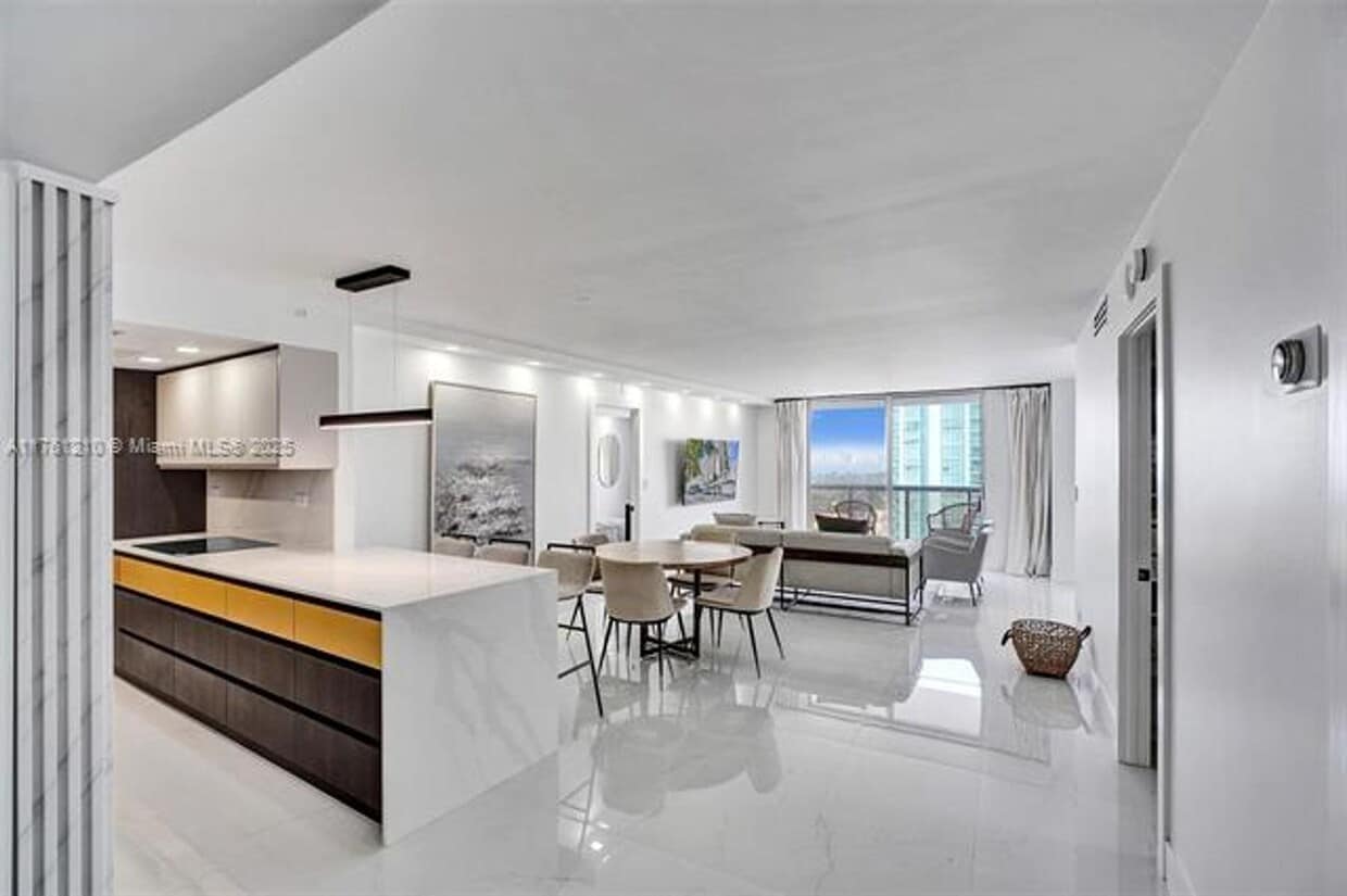 Photo - 6039 Collins Ave appt 1736 (A11761210)