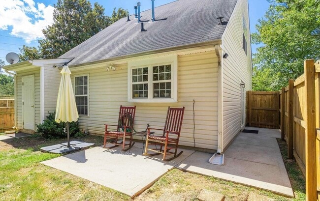 Photo - 100 Glenlea Ln