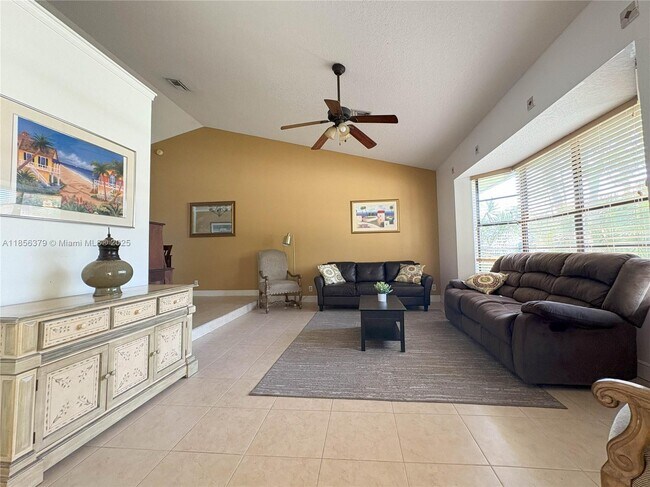 Photo - 730 Daffodil Dr