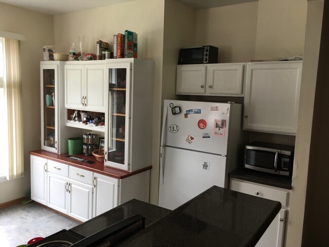 Building Photo - 304 N Carroll St Unit Carroll 1 Rental