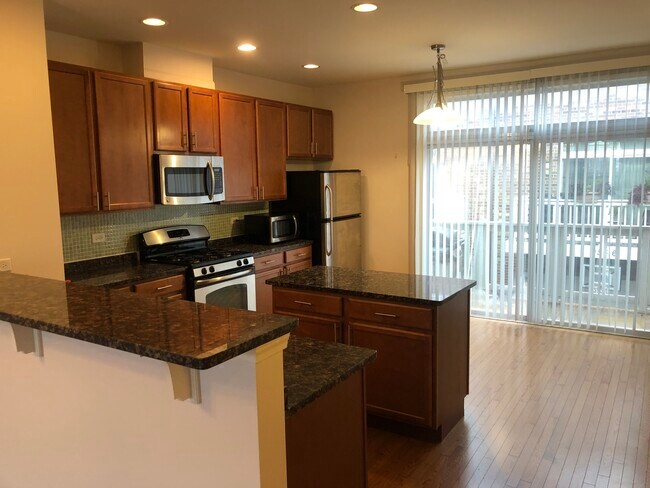 Photo - 3710 S Sangamon St