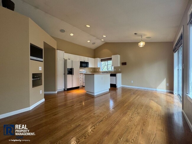 Photo - 3 Bedroom, 2 Bath Puyallup Home with 3-Car Garage & Spacious Fenced Yard!!