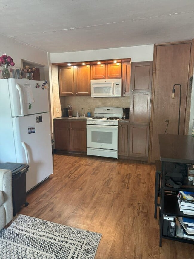 Photo - 1BR/1BA Main Level Unit Short Distance to ... Unit 105