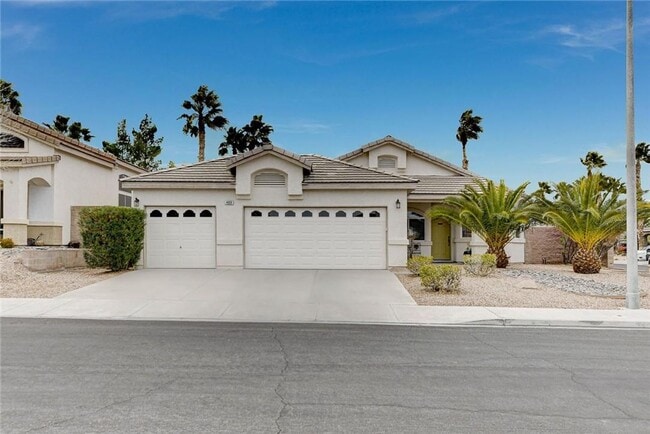Building Photo - IMMACULATE FURNISHED 3BEDROOM GREEN VALLEY BEAUTY!