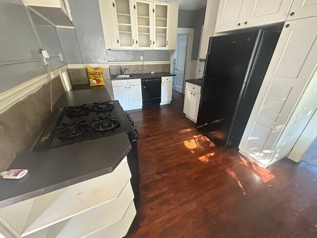 Photo - 929 Pleasant St